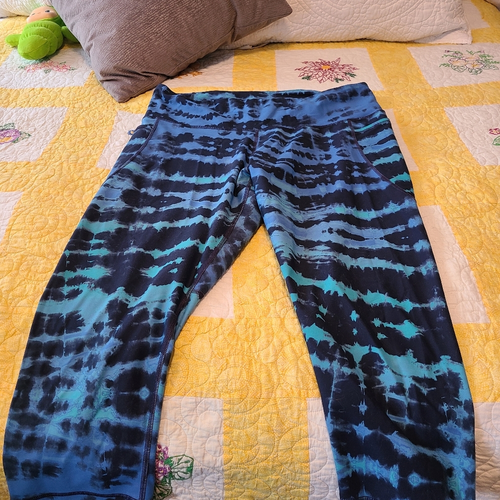 XXL Old Navy Capri workout leggings - tiedie blue-green